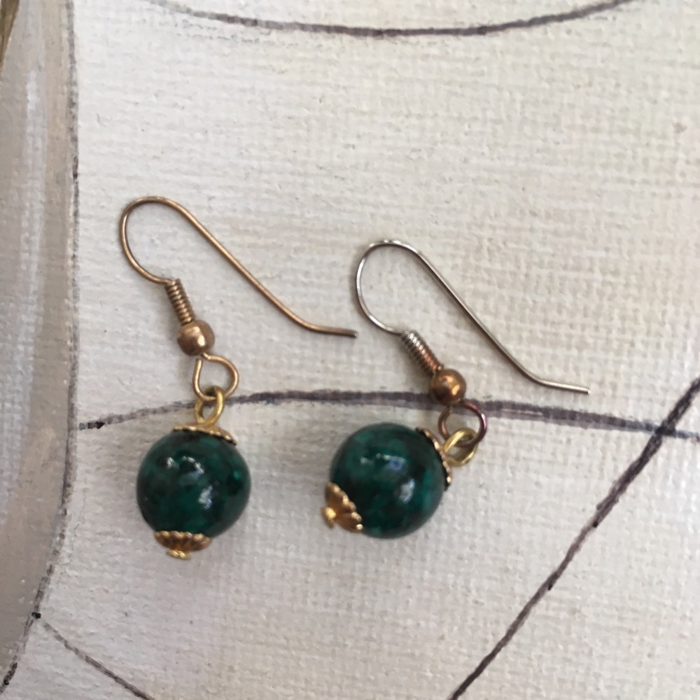 Green bead fashion earrings